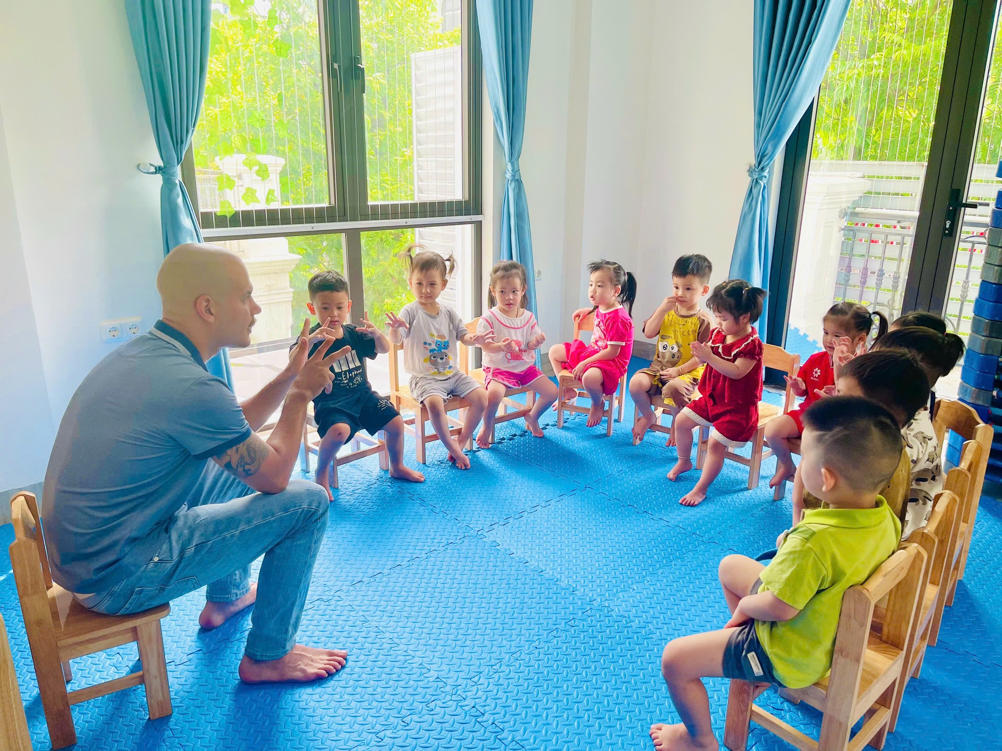 Tiết học tiếng Anh luôn làm các bạn nhỏ Strong Kids hào hứng